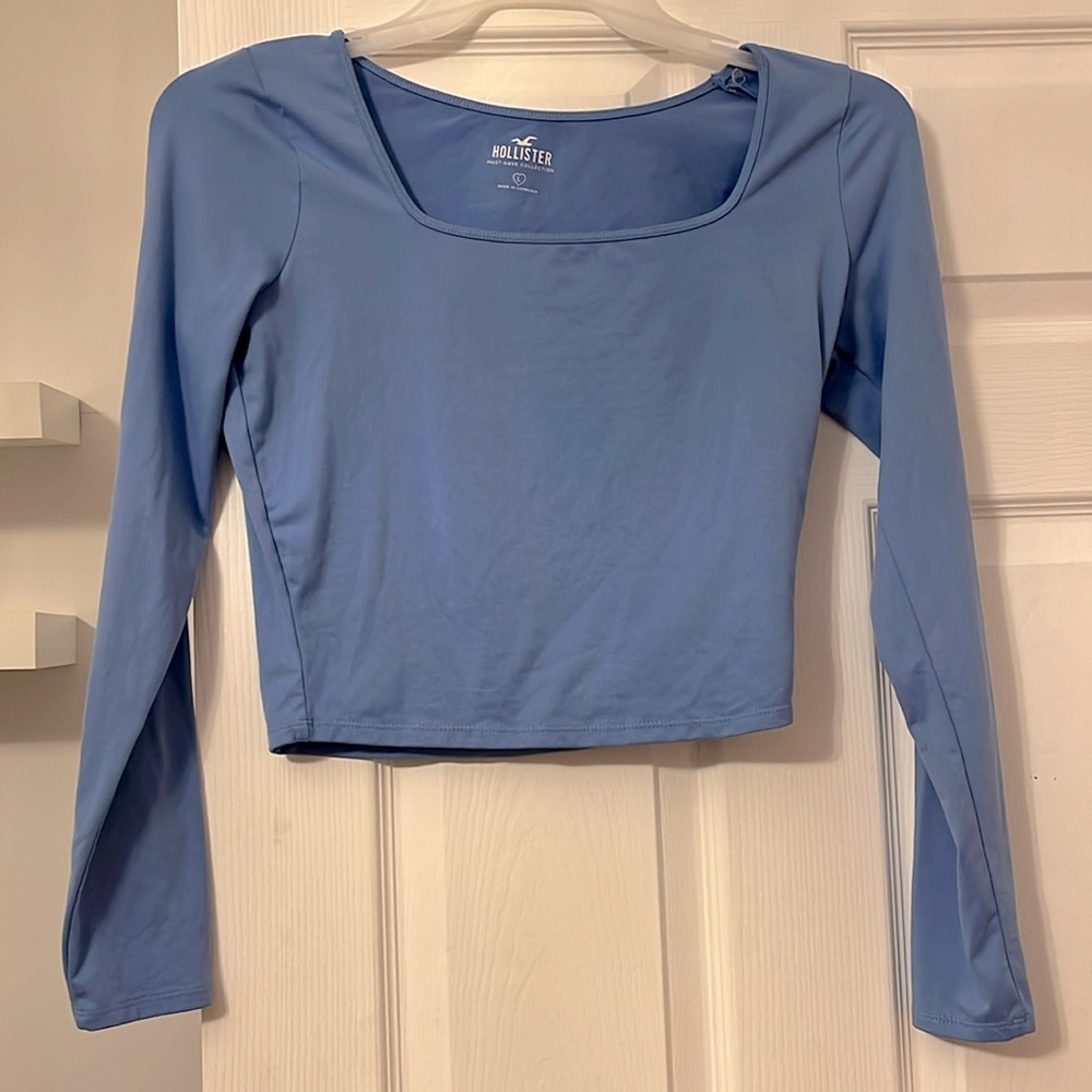Hollister square neck long sleeve tee. size Large
